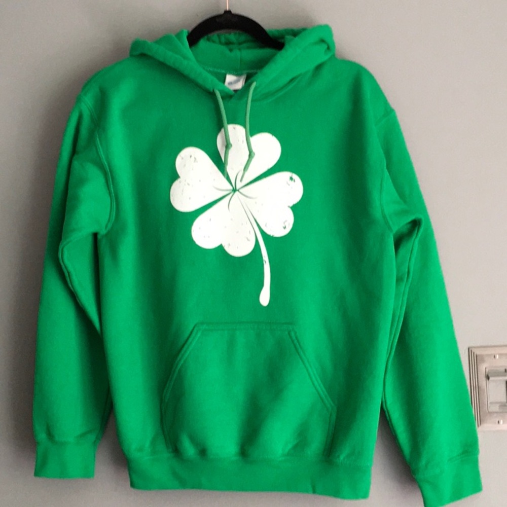 NWOT. 4 Leaf Clover Hoodie  Sz S